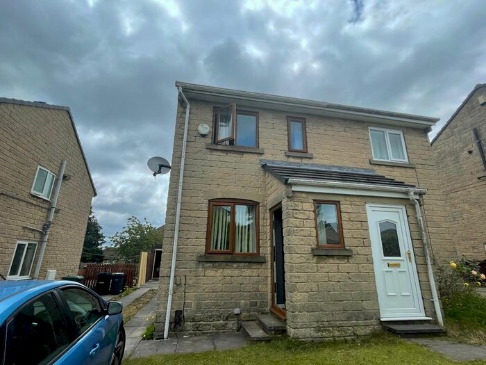 2 Bedroom Semi-Detached House To Rent In Hill Brow Close, Bradford, West Yorkshire, BD15
