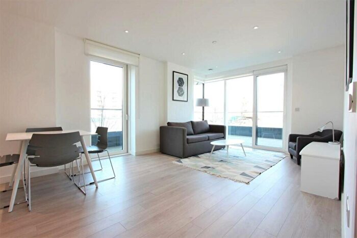 2 Bedroom Apartment For Sale In Skyline Apartments, Devan Grove, London, N4
