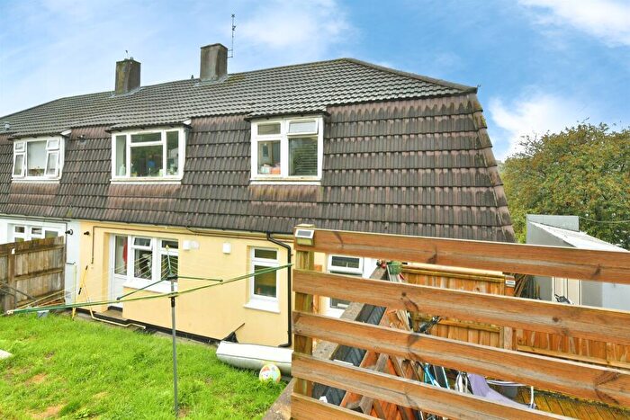 2 Bedroom Flat For Sale In Budshead Road, Plymouth, PL5