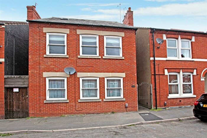 2 Bedroom Flat To Rent In Robinson Road, Rushden, Northants, NN10