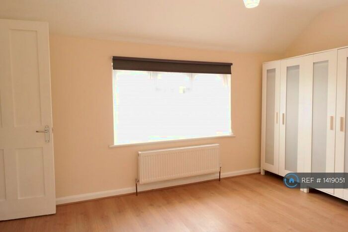 3 Bedroom Semi-Detached House To Rent In King Henrys Road, Kingston Upon Thames, KT1