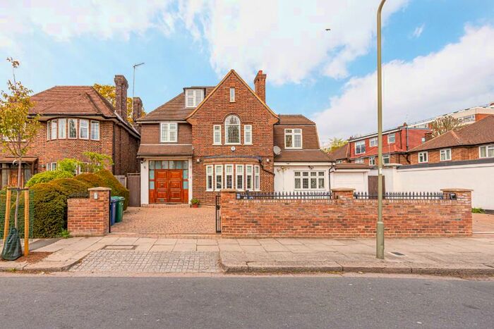 5 Bedroom Detached House To Rent In Fitzalan Road, London, N3