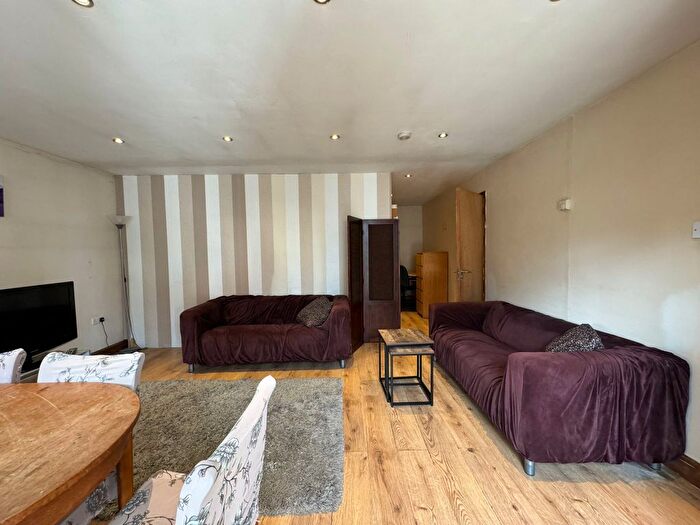 1 Bedroom Flat To Rent In Hitherbroom Road, Hayes, UB3