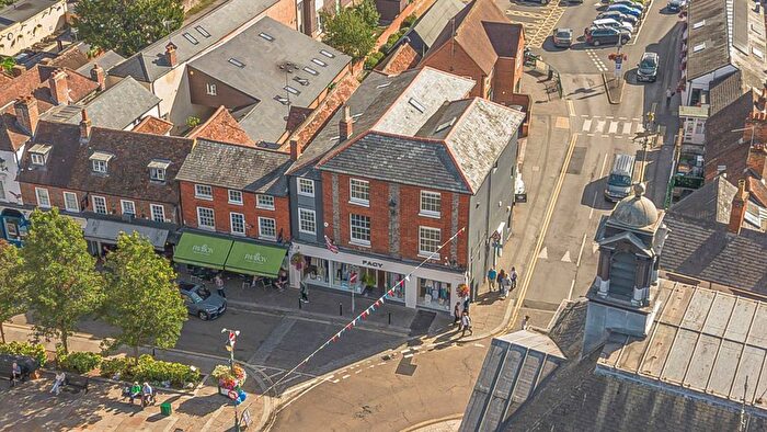 2 Bedroom Flat To Rent In Market Place, Henley On Thames, RG9