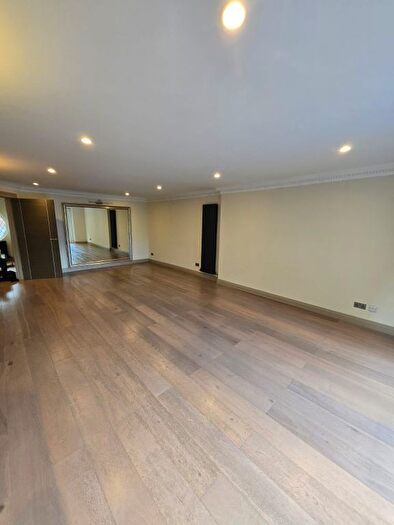 4 Bedroom Semi-Detached House To Rent In Brookside Road, London, NW11