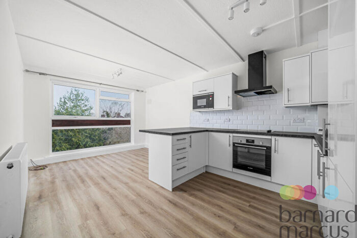 2 Bedroom Apartment To Rent In High Road, London, N20