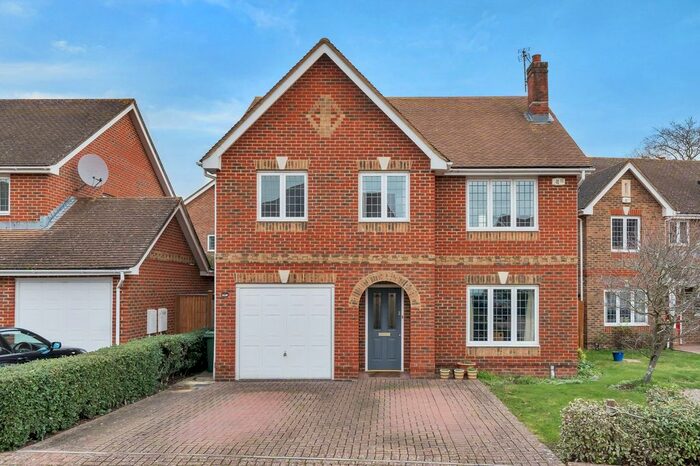 4 Bedroom Detached House For Sale In Nelson Walk, Epsom, KT19