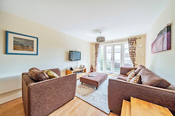 1 Bedroom Apartment To Rent In Old Watford Road, Bricket Wood, St. Albans, AL2