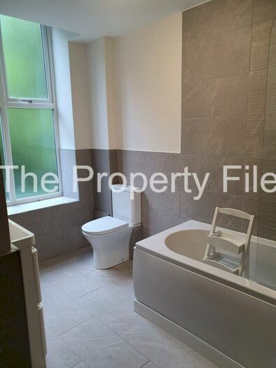 3 Bedroom Flat To Rent In Wynnstay Grove, Manchester, M14