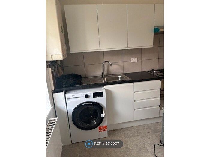 3 Bedroom Flat To Rent In Rugmere, London, NW1