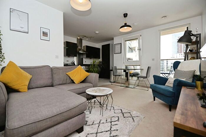 2 Bedroom Flat To Rent In Sapphire Court, Ocean Way, Southampton, SO14