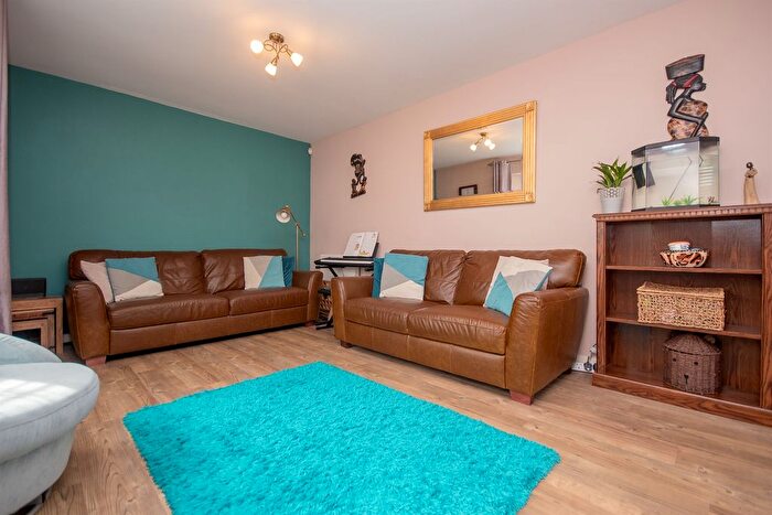 3 Bedroom Semi Detached House For Sale In Delamere Close, Desborough, Kettering, NN14