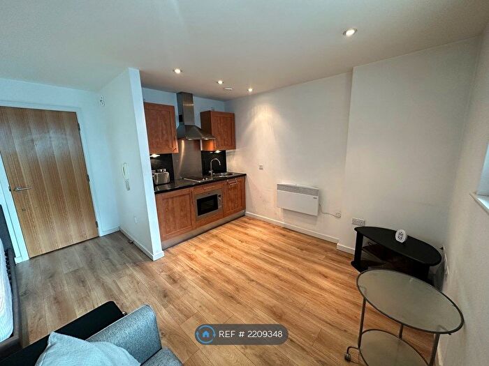 1 Bedroom Flat To Rent In The Gateway North, Leeds, LS9