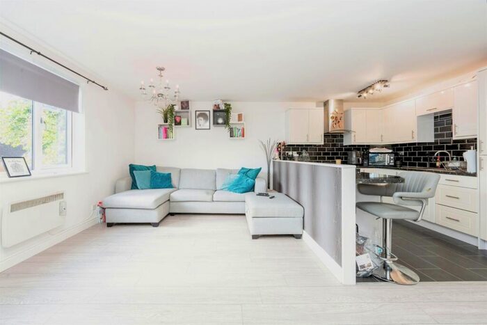 2 Bedroom Flat For Sale In Ferguson Grove, Cheshunt, Waltham Cross, EN8