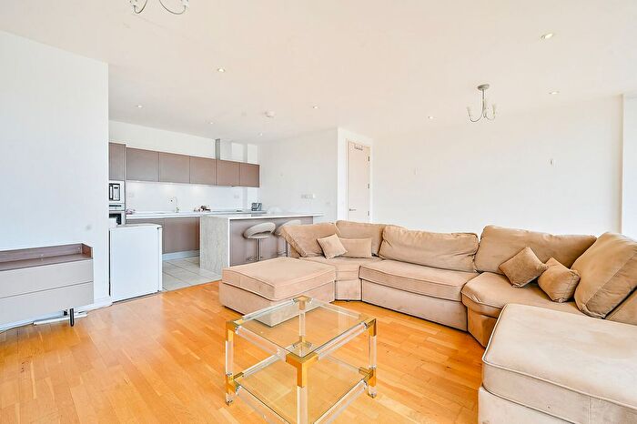 2 Bedroom Flat To Rent In Kew Riverside, Kew, Richmond, TW9