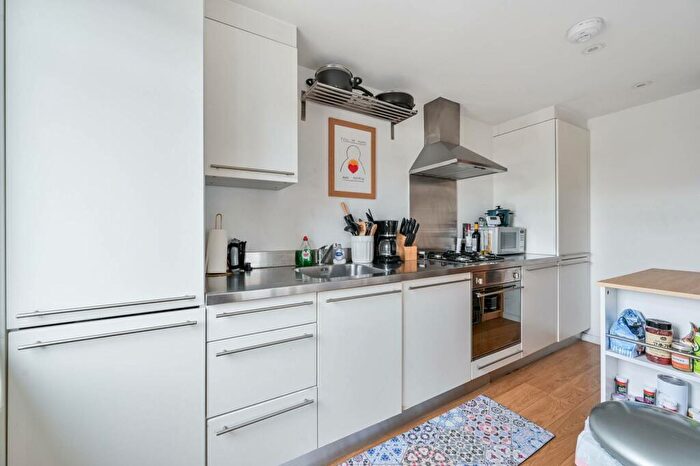 2 Bedroom Flat To Rent In Bacon Street, Shoreditch, London, E2