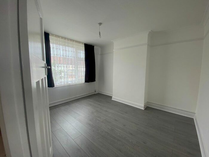 3 Bedroom Detached House To Rent In Bullsmoor Gardens., Waltham Cross., EN8