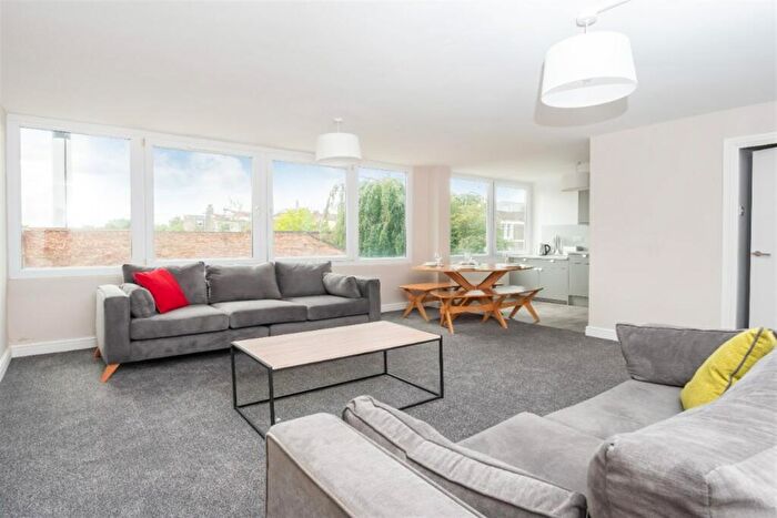 3 Bedroom Flat To Rent In Bedroom Property In High Kingsdown, Bristol, BS2