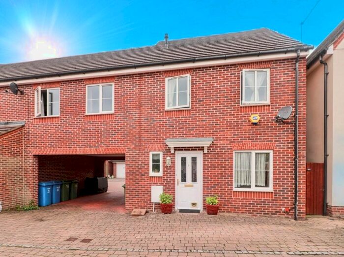 3 Bedroom Property To Rent In Fawn Drive, Aldershot GU12