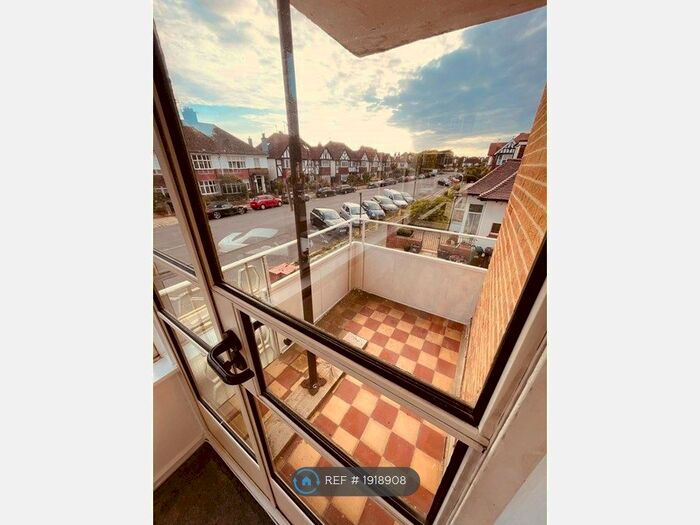 2 Bedroom Flat To Rent In Princes Avenue, Hove, BN3