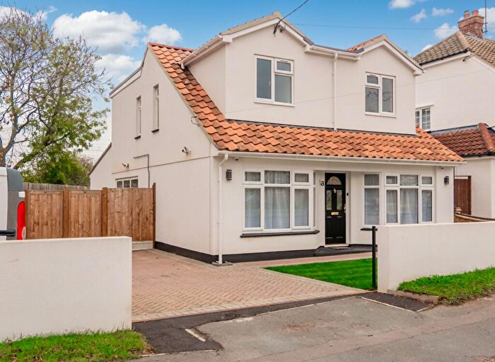 4 Bedroom Detached House For Sale In Hawkwell Road, Hockley, SS5