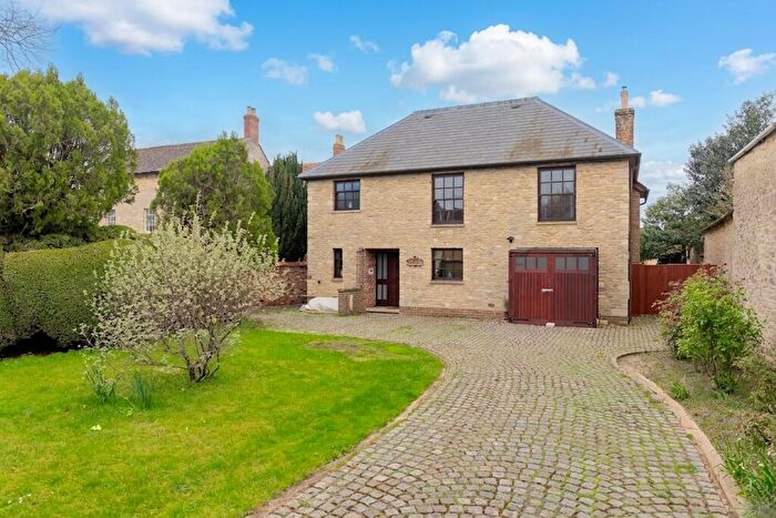 3 Bedroom Detached House For Sale In High Street, Kidlington, OX5