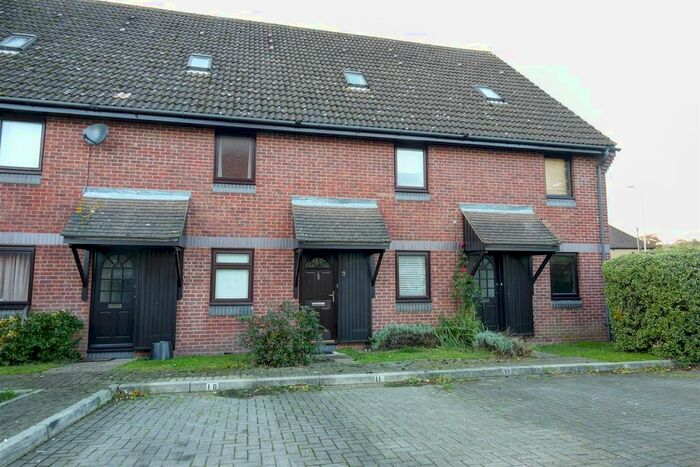 2 Bedroom Maisonette To Rent In Meon Close, Petersfield GU32