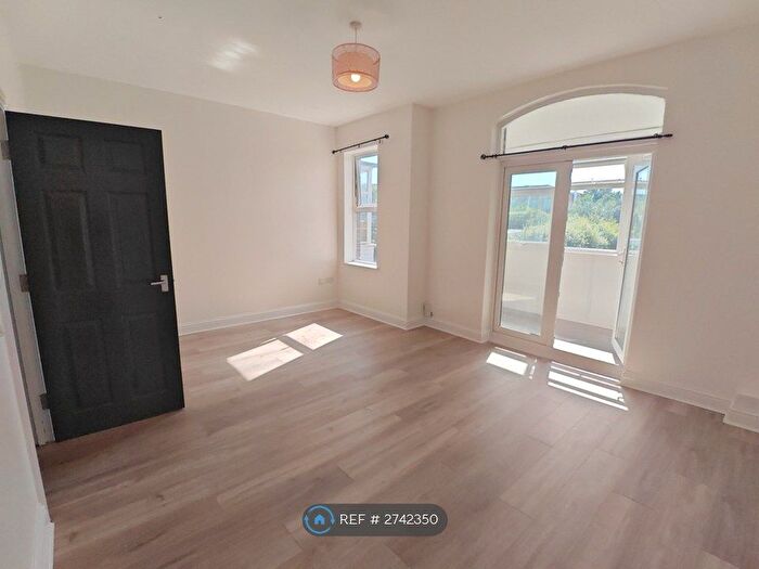 2 Bedroom Flat To Rent In Marlborough Road, Gillingham, ME7