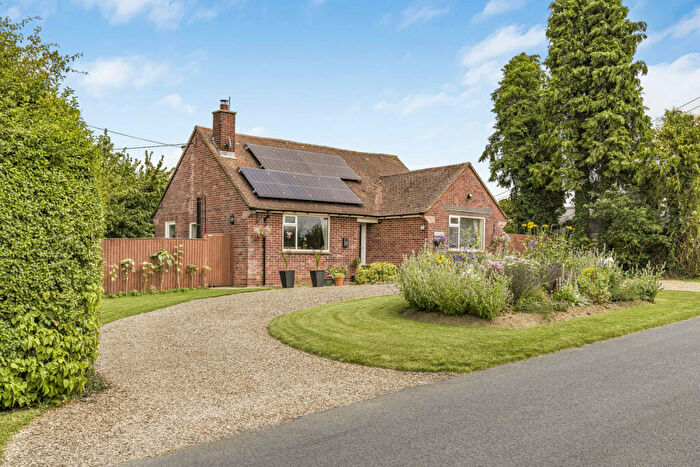 4 Bedroom Bungalow For Sale In Thame Road, Thame, OX9