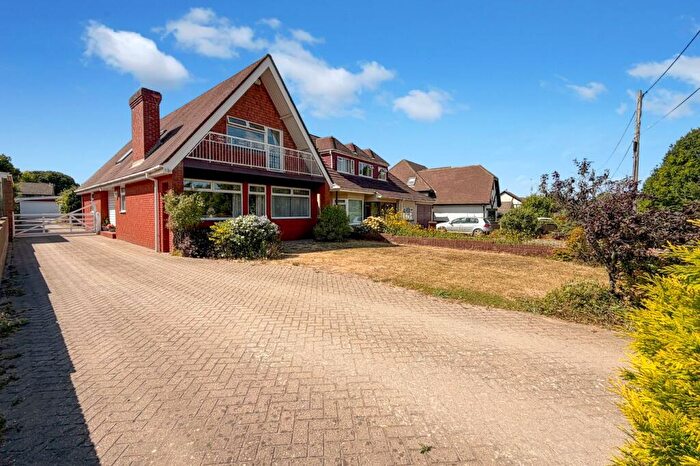 4 Bedroom Chalet For Sale In Harrow Road, Hempstead, Gillingham, ME7
