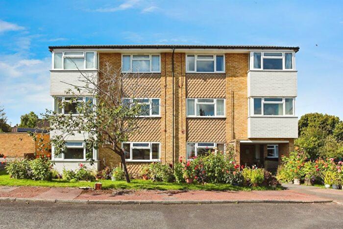1 Bedroom Flat For Sale In Chenies Close, Tunbridge Wells, TN2