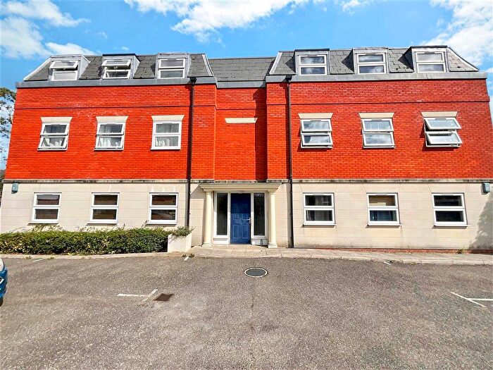 2 Bedroom Flat For Sale In Saffron Drive, Wickford, Essex, SS11