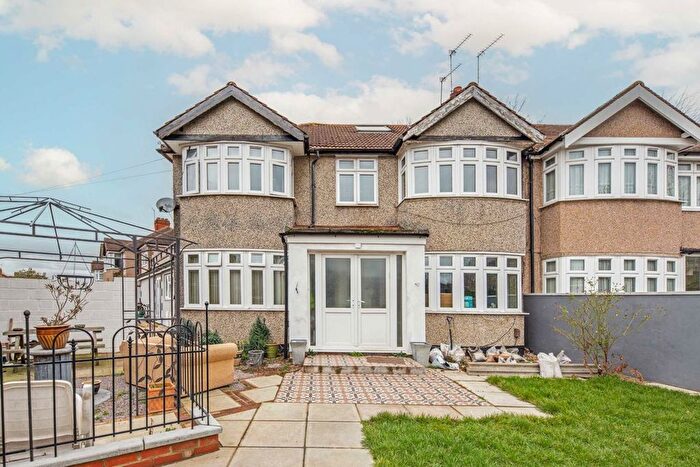 9 Bedroom Semi Detached House For Sale In Mandeville Road, Isleworth, TW7