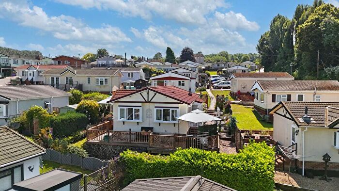 2 Bedroom Park Home For Sale In Lower Road, East Farleigh, ME15