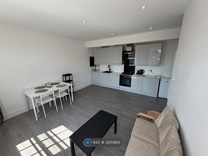 1 Bedroom Flat To Rent In High St, Epsom, KT19