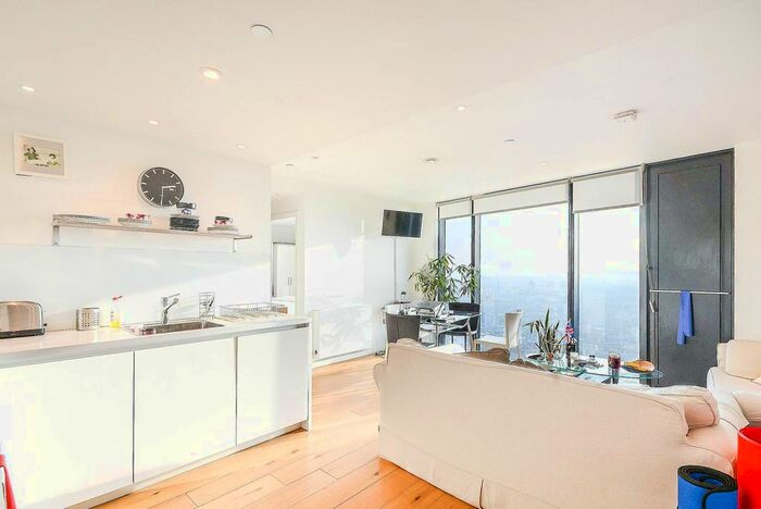 2 Bedroom Flat For Sale In Walworth Road, Elephant And Castle, London, SE1