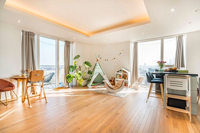 2 Bedroom Flat For Sale In Cobblestone Square, London, E1W