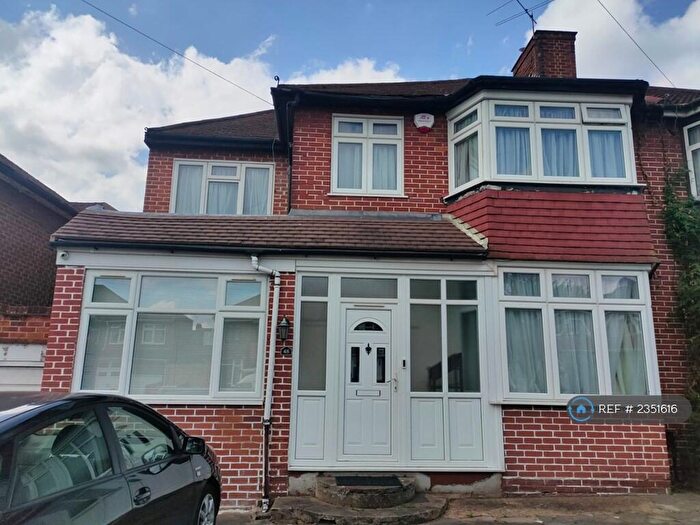 5 Bedroom Semi-Detached House To Rent In St. Andrews Drive, Stanmore, HA7
