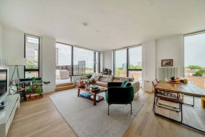3 Bedroom Flat For Sale In West Bradbury Yard, Brentford, London, TW8