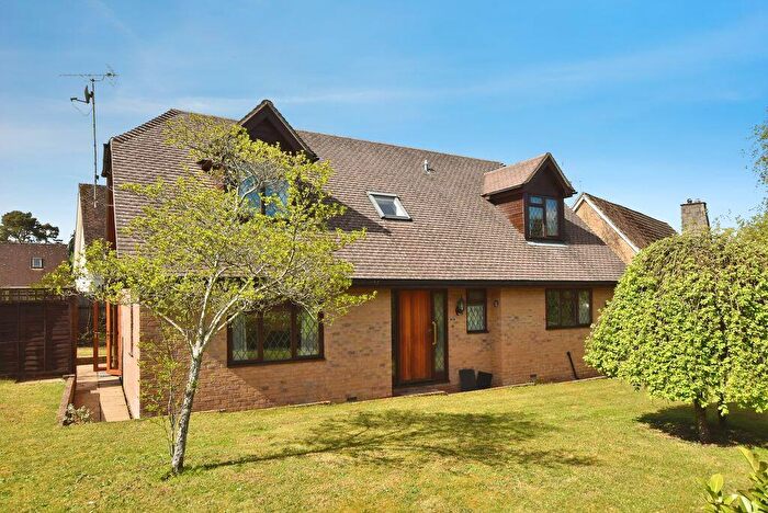 3 Bedroom Detached House For Sale In Pear Tree Drive, Landford ***Video Tour***, SP5