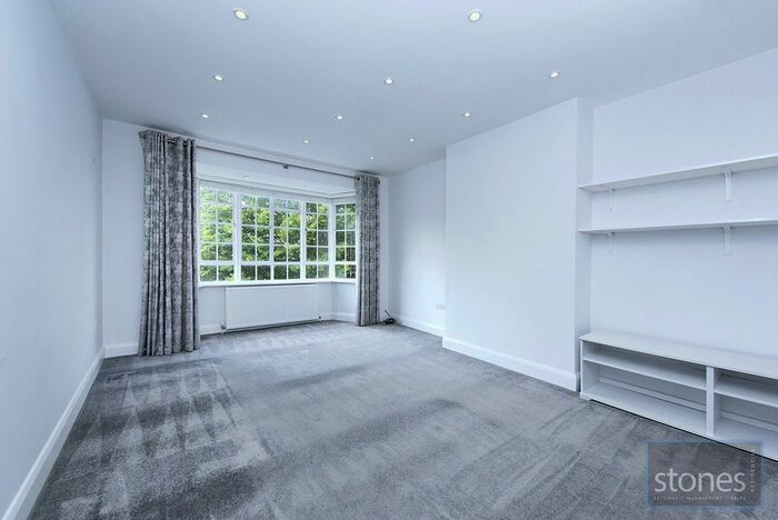 3 Bedroom Property To Rent In Brim Hill, London, N2