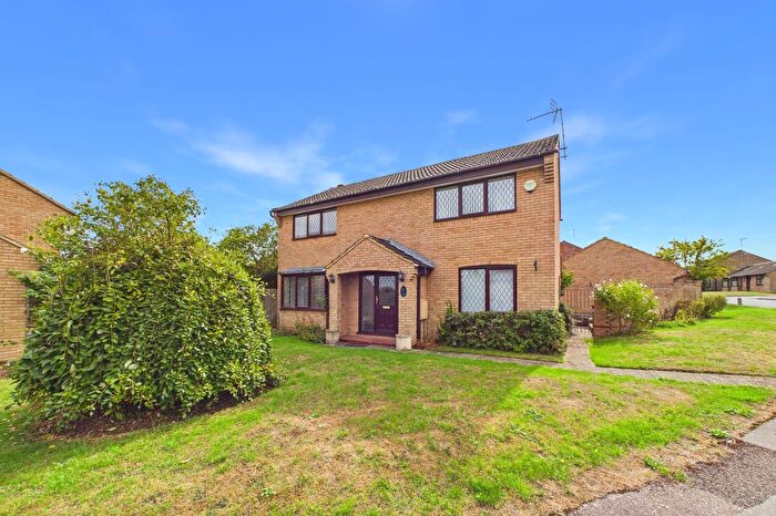 4 Bedroom Detached House For Sale In Magpie Road, Towcester, NN12