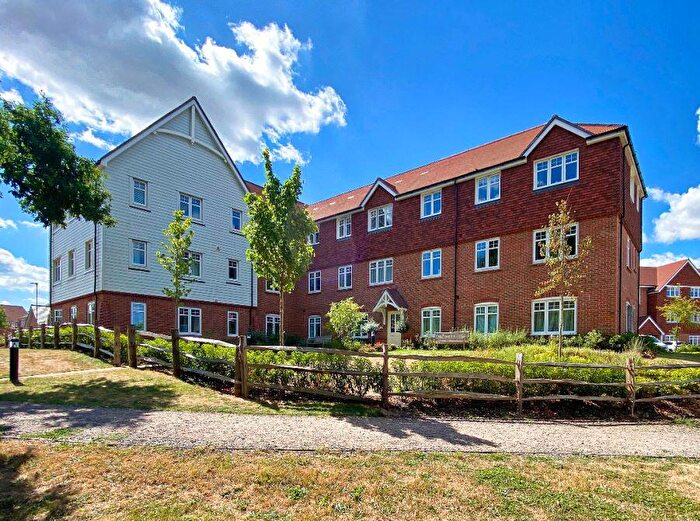 2 Bedroom Flat To Rent In Emerald Avenue, Fleet, Hampshire, GU51