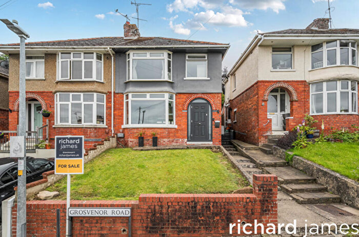 3 Bedroom Semi-Detached House For Sale In Grosvenor Road, Kingshill, Swindon, SN1