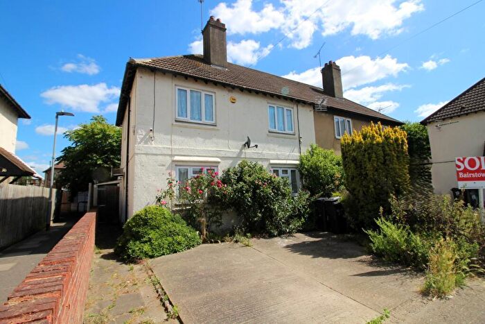 4 Bedroom Semi-Detached House For Sale In South Close, Dagenham, RM10