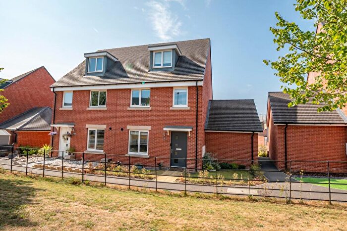 3 Bedroom Semi-Detached House For Sale In Cashmere Drive, Andover, SP11