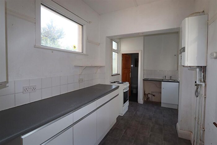 2 Bedroom Flat To Rent In Crowborough Road, Southend On Sea, SS2