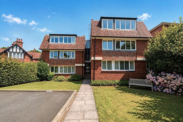 2 Bedroom Flat For Sale In Lawrence Grove, Henleaze, Bristol, BS9