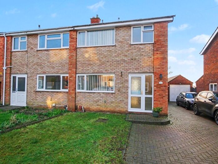 3 Bedroom Semi Detached House For Sale In Kempton Road, Ipswich, Suffolk, IP1