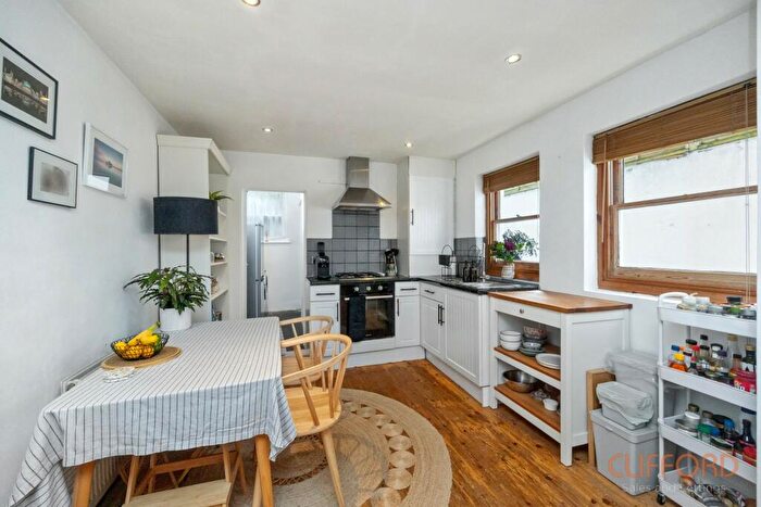 1 Bedroom Flat To Rent In Brunswick Place, Hove, BN3